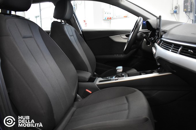 AUDI A4 Avant 30 TDI 136 CV S tronic